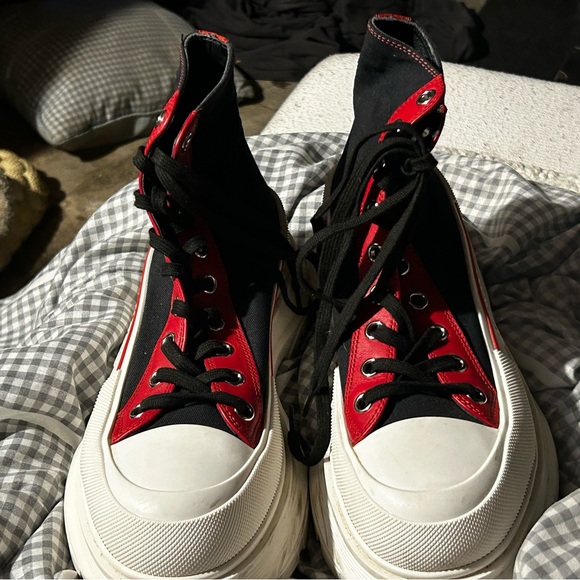 Alexander McQueen - Picture 2 of 5